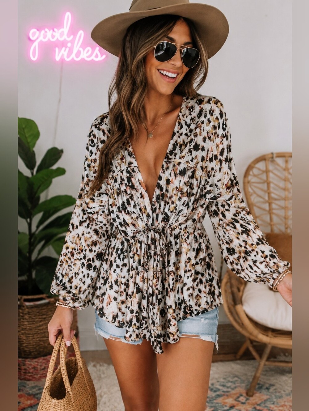 Gimmicks Womens Animal Print Babydoll Tunic Size Medium NWT Longsleeve Tie Front